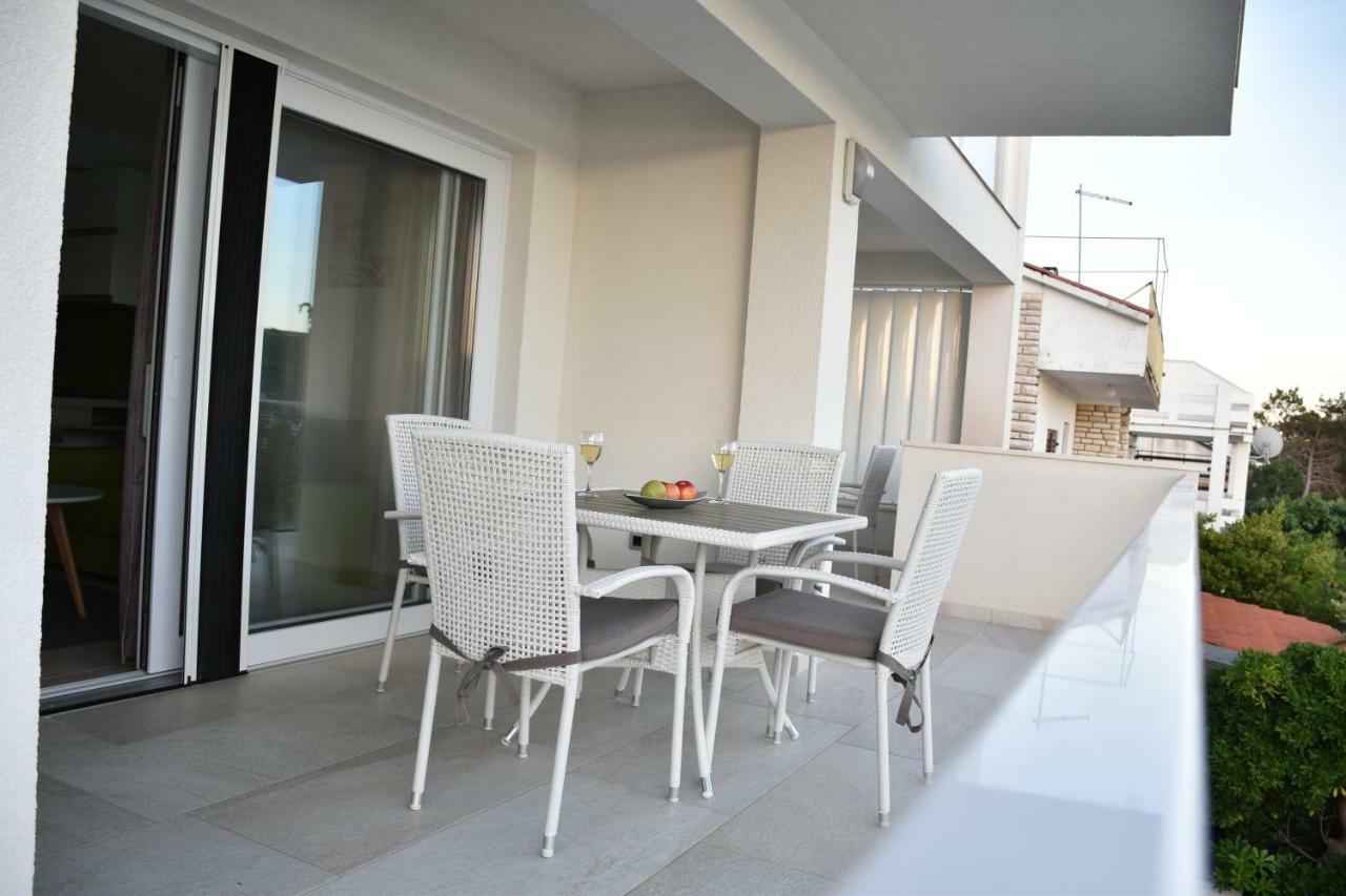 Beachfront Apartments - Villa Vita Stara Novalja Kültér fotó